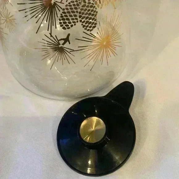 VINTAGE PYREX GLASS COFFEE CARAFE W/  PINECONE DESIGN - Picture 9 of 16